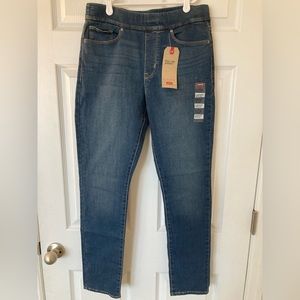 Levi’s pull on skinny jeans NWT Size 8